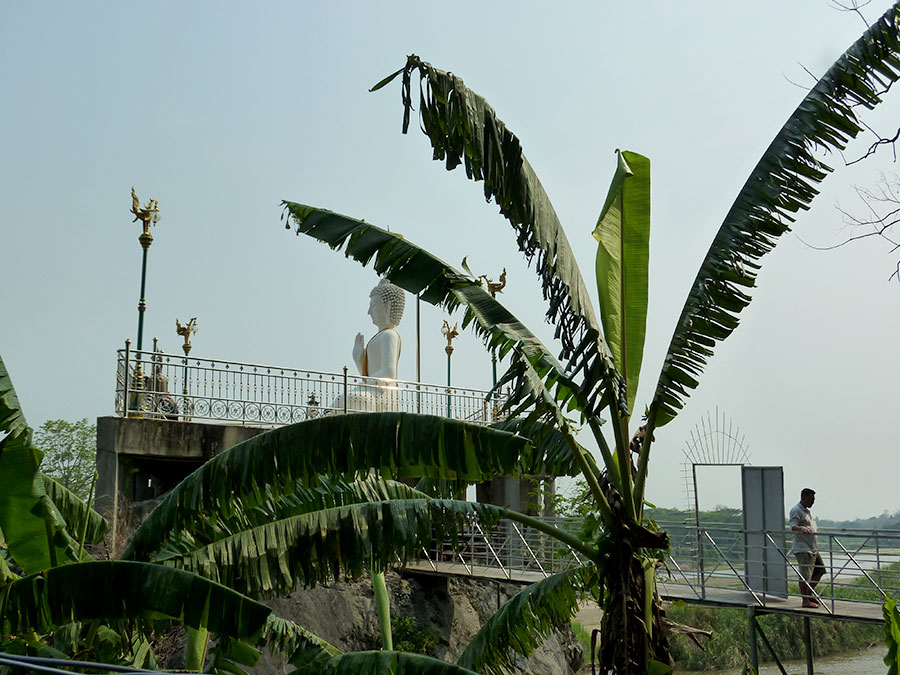 On the other side of the Kok River you can also check out this large white Buddha.