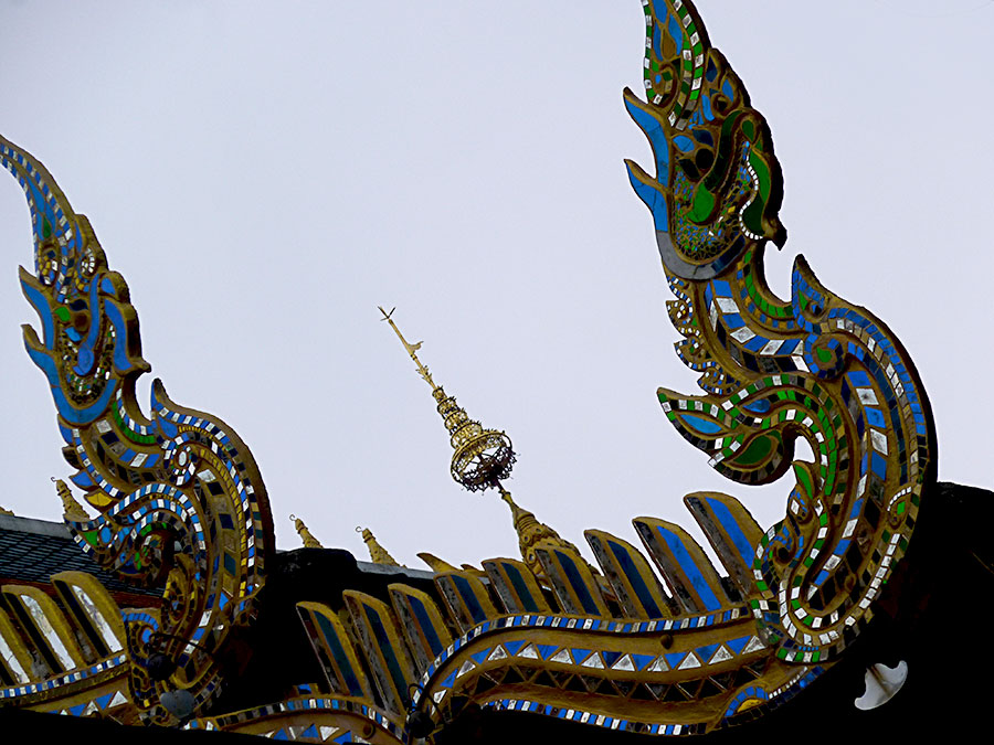 Visiting temples in Thailand are a 360° experience...details on the roof.