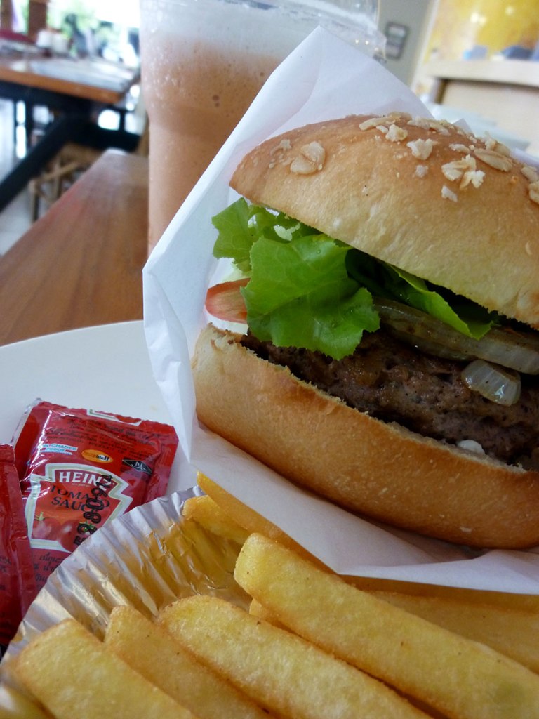 Oh, no! I'm suffering!!! Arggg! Work @home burger and it's good :)