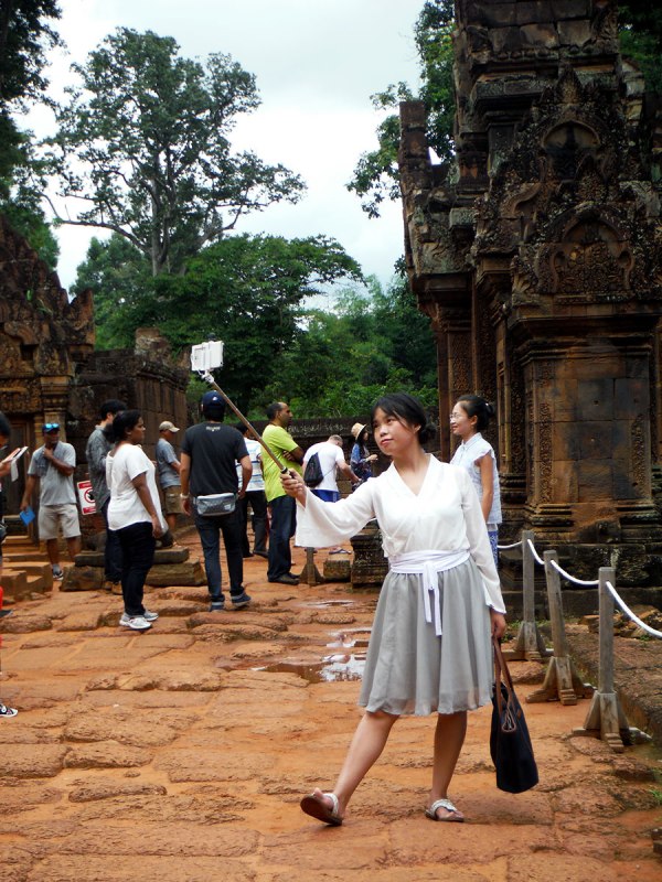 I really love her commitment. She's modeling from head to toe.