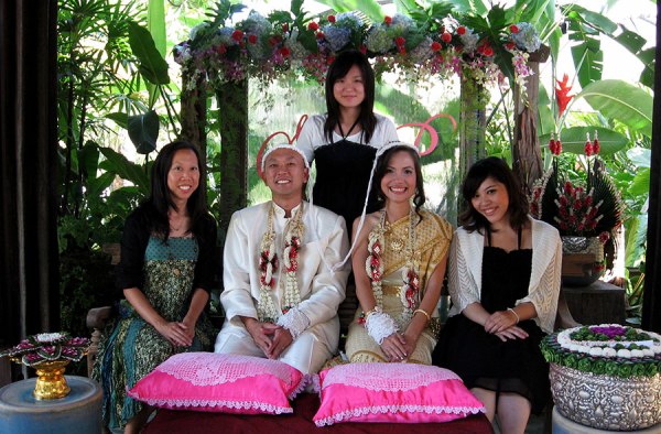 Back in 2009 when I first started this crazy expat journey, I met Pat and Yui (and attended their wedding). [Chiang Mai]
