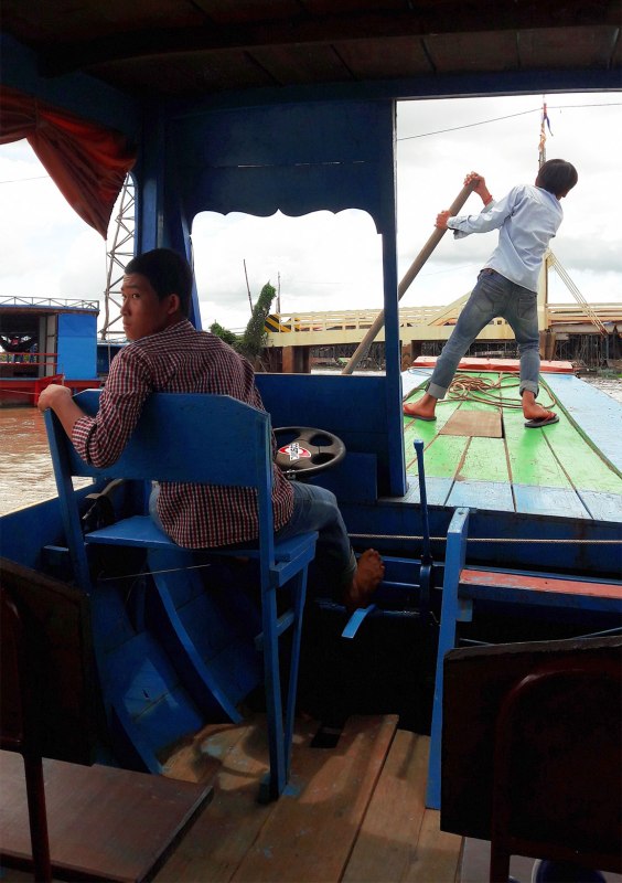 Kampong-Khleang-boat-drivers