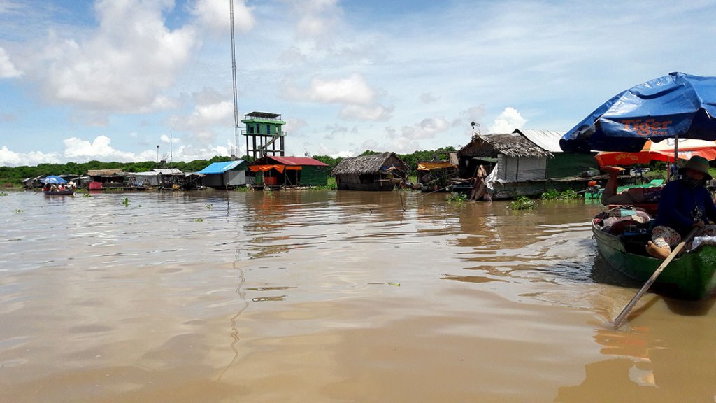 Kampong-Khleang-floating-village