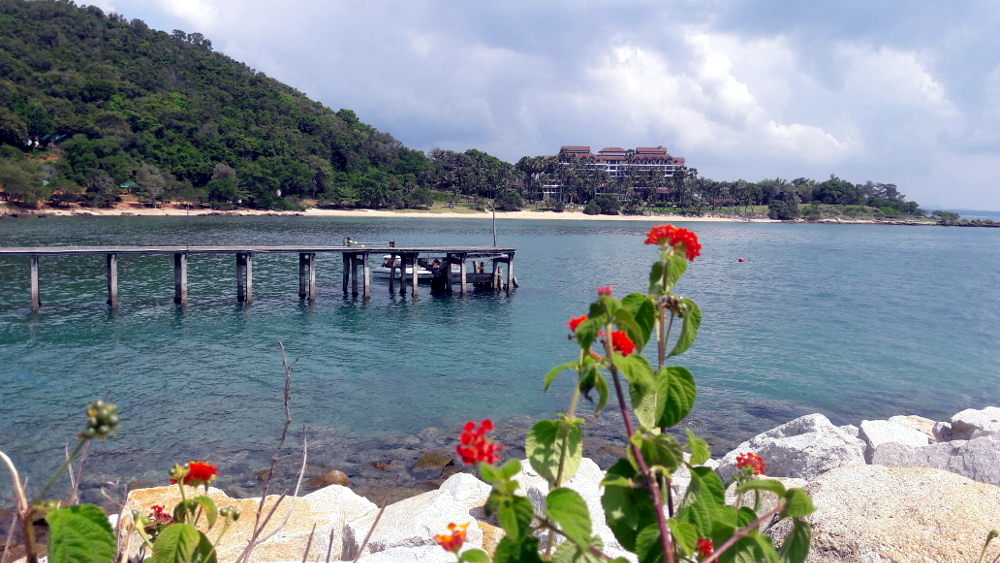 Khao Laem Ya looking at Rayong Resort